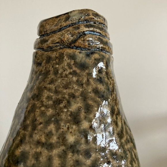 Handmade heavy pottery bottle coiled style - Picture 2 of 4